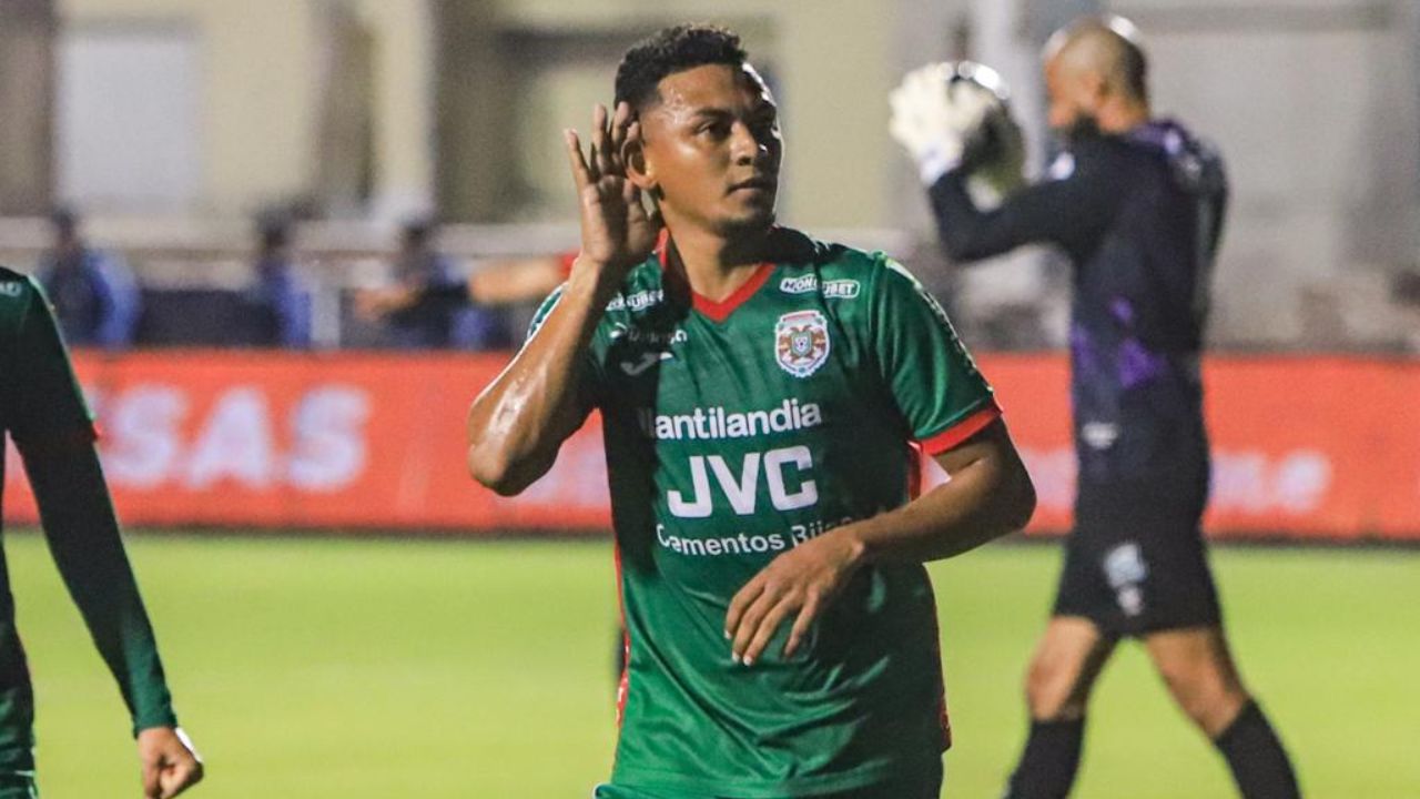 Alexy Vega revela por qué mandó a callar a la afición de Olimpia tras su gol en la final