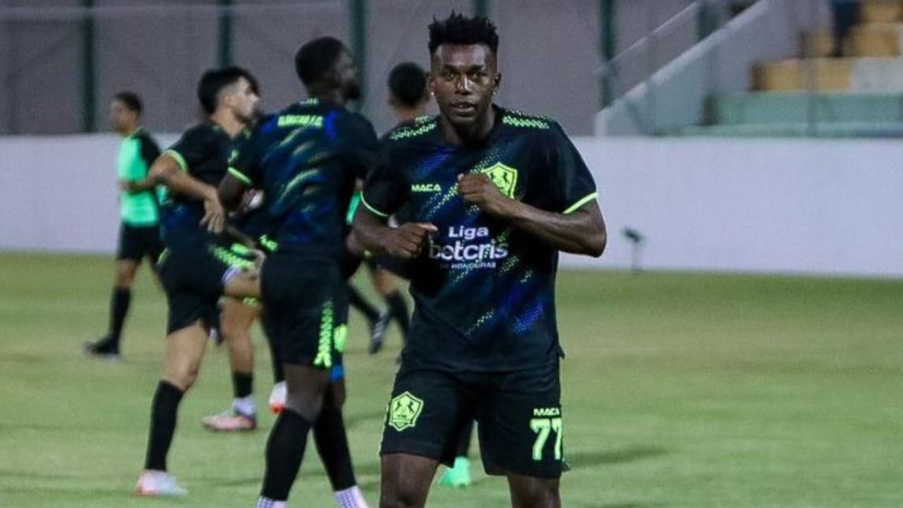 Carlos Muma Fernández es presentado como nuevo jugador del FC Génesis de Comayagua