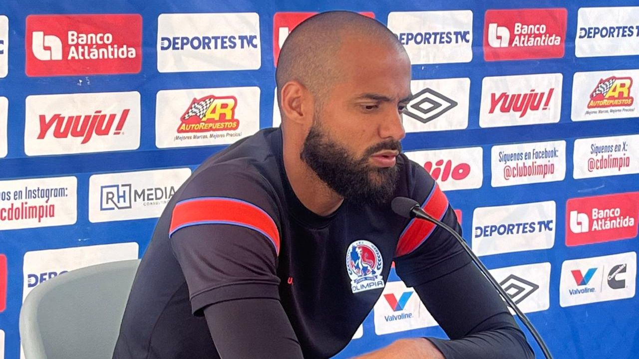 Edrick Menjívar le responde a Iván López quien aseguró que Olimpia especularía en la final