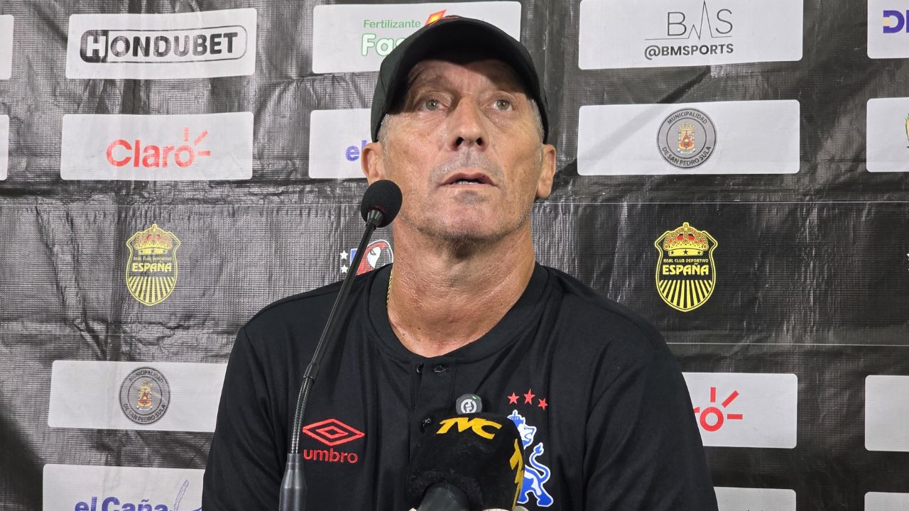 Pedro Troglio da la cara y explica la razón por la que perdió el Olimpia