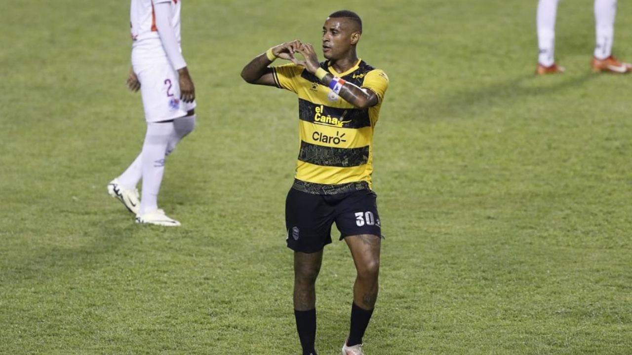 Real España pega primero ante Olimpia y se lleva la ventaja mínima del Olímpico