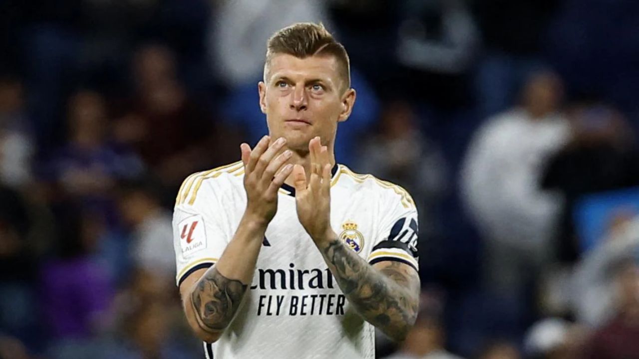 Toni Kroos recibe tremendo homenaje en el Santiago Bernabéu