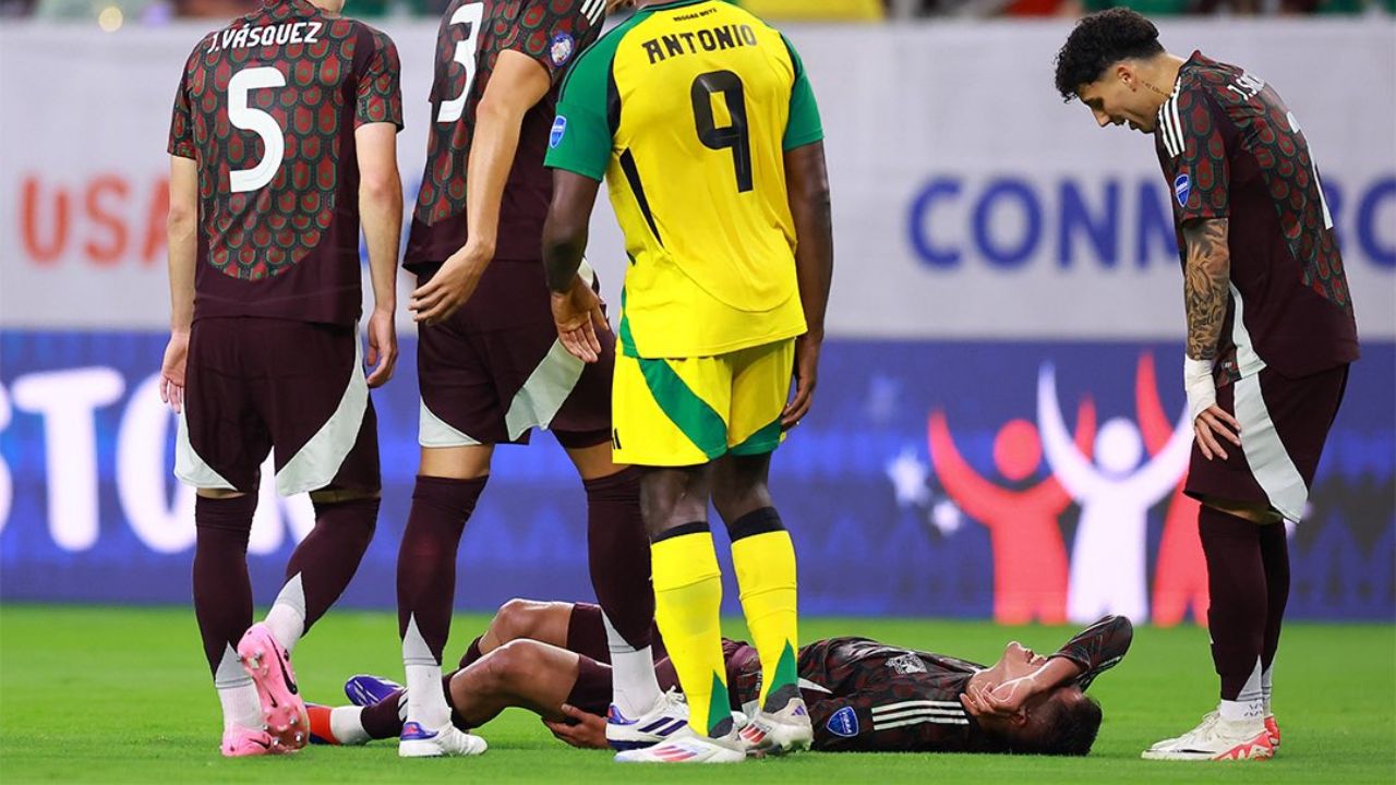 Edson Álvarez se rompe y sale llorando del duelo México vs Jamaica