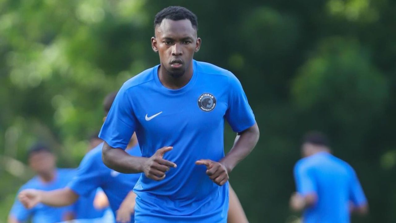 Alberth Elis realiza pretemporada con equipo hondureño