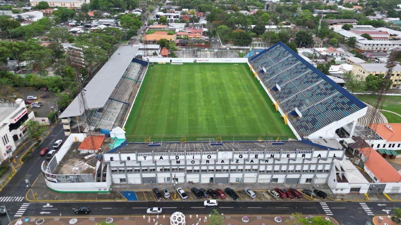 Condepor rompe contrato con la empresa que cambió grama del estadio Morazán