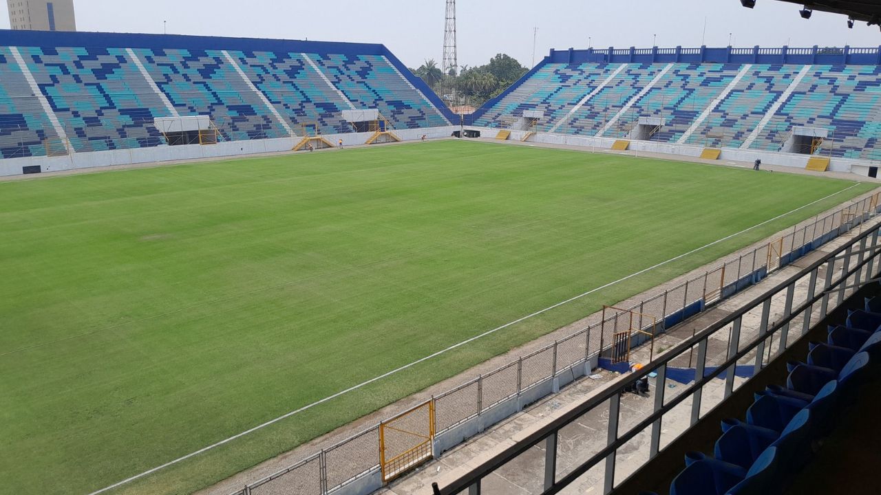 Estadio Morazán ya luce sus nuevos colores tras ser pintado por completo