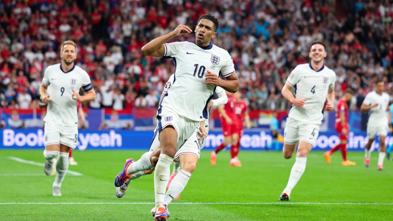 Inglaterra vence con los justo a Serbia y mantiene su candidatura