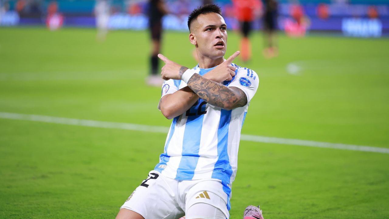 Argentina vence a Perú y avanza con paso perfecto a los Cuartos de Final