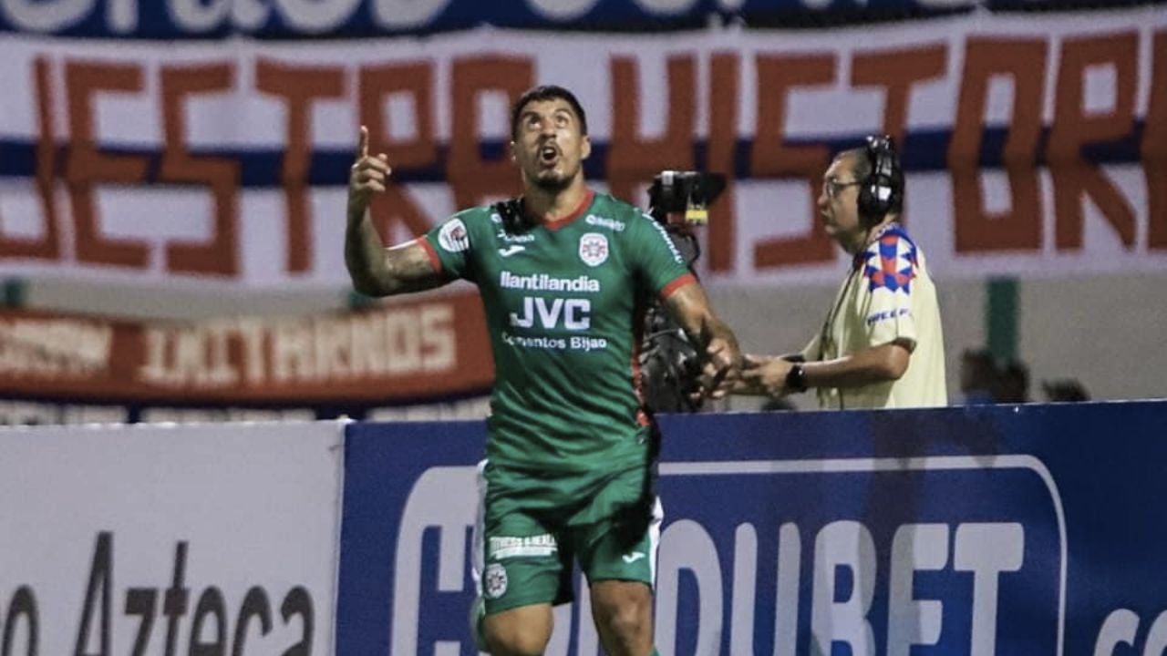 Marathón hace oficial la salida del delantero Maxi Pérez