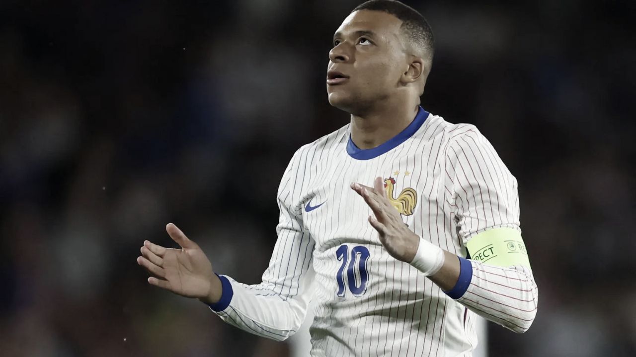 Mbappé sufre duro golpe en su debut en la Euro 2024