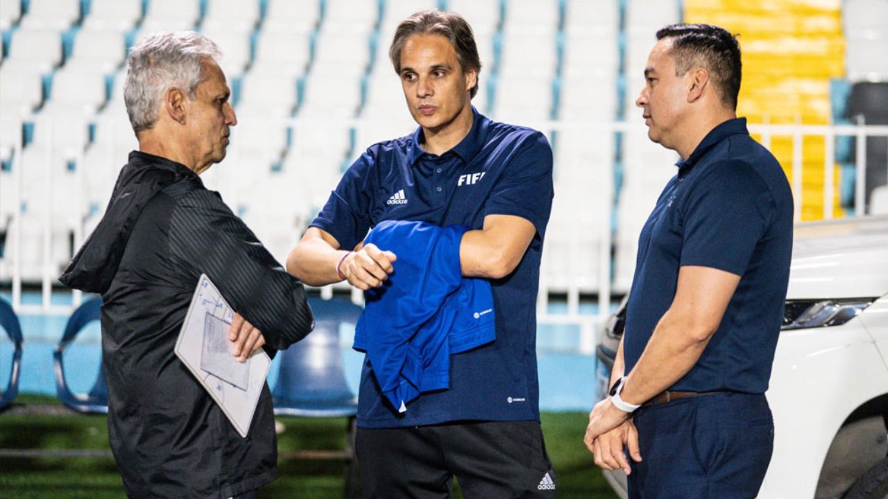 Nuno Gomes visita Honduras para ver a la selección y revisar trabajos
