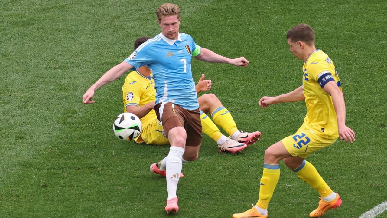 Bélgica empata con Ucrania y enfrentará duro rival en octavos de final