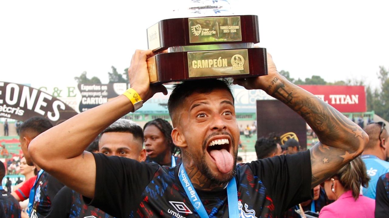 Olimpia anuncia la renovación de Gabriel Araújo a petición de Pedro Troglio