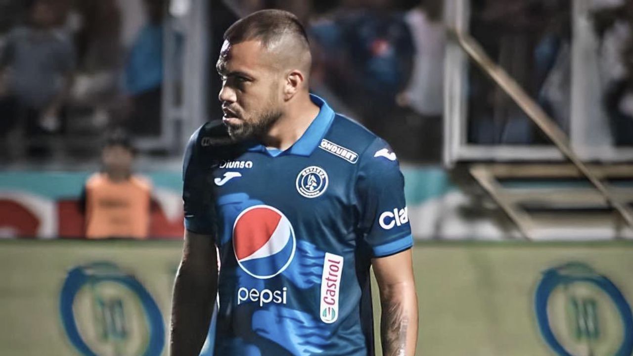 José Escalante impacta al anunciar su retiro del fútbol con 29 años