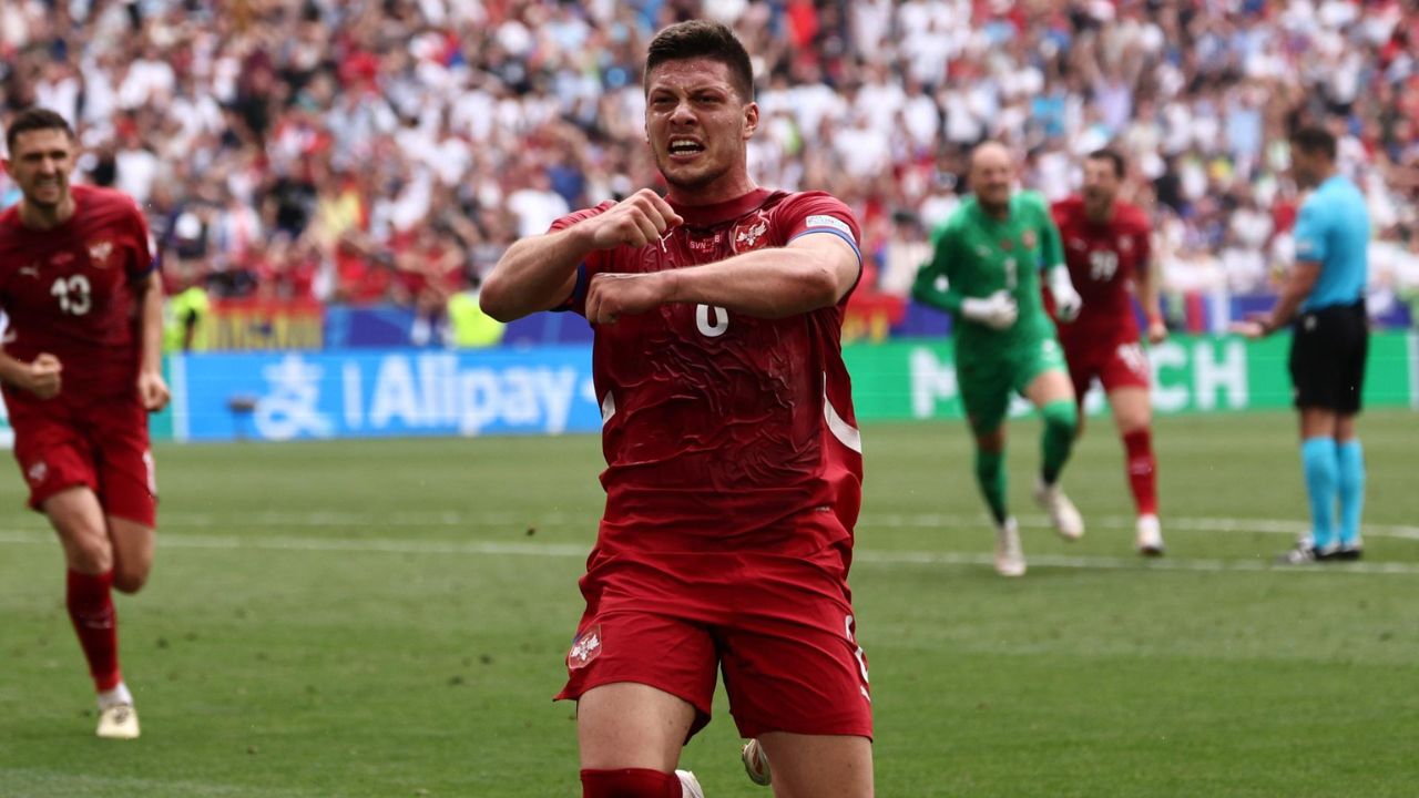 Serbia le arranca un empate a Eslovenia y pone drama a la definición del grupo C