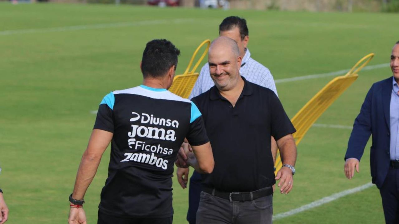 Federativo hondureño le responde al Chino Huerta tras despreciar a la H