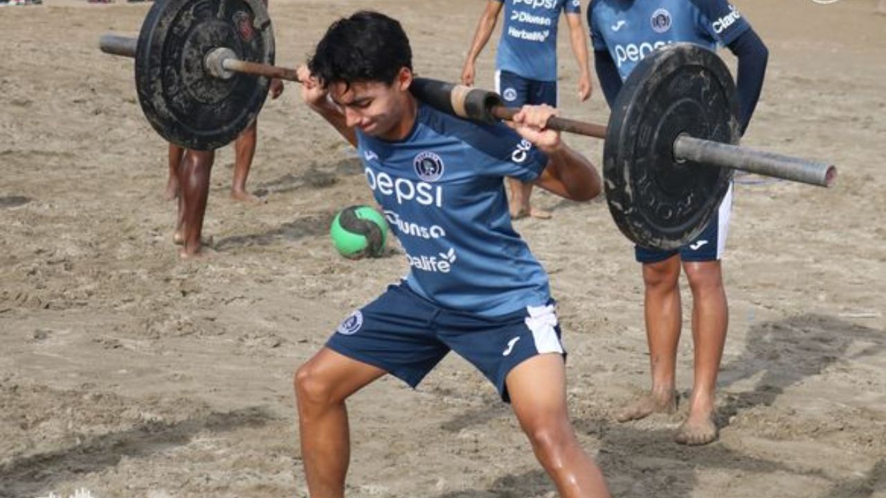 Hijo de Emilio Izaguirre realiza pretemporada con  el primer equipo de Motagua