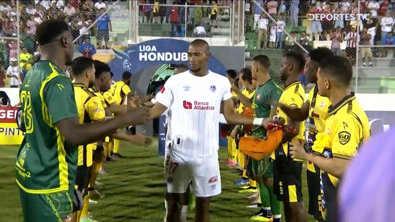 Génesis de Comayagua recibe con tremendo homenaje al Olimpia