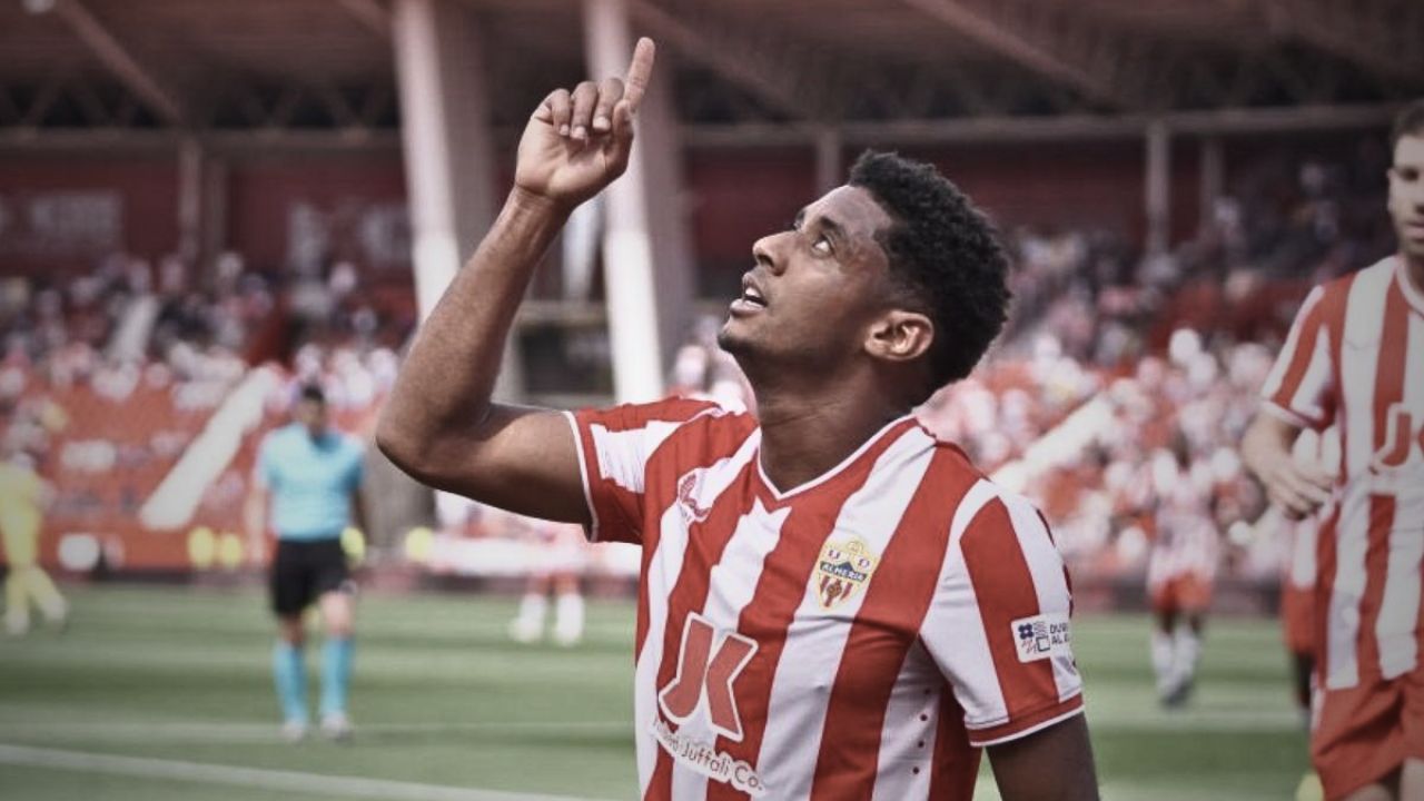 Choco Lozano es anunciado como baja del Almería y tendrá nuevo club