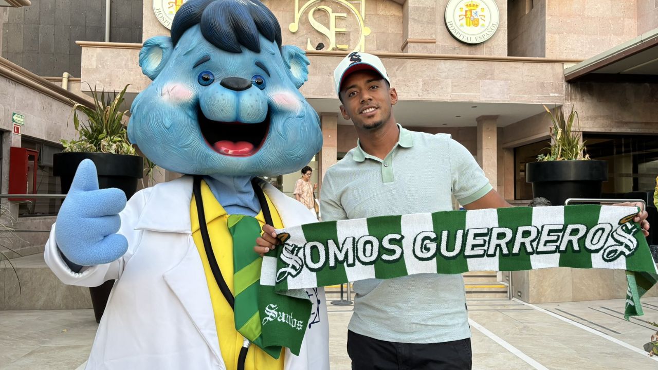 Santos Laguna de México hace oficial el fichaje de Choco Lozano