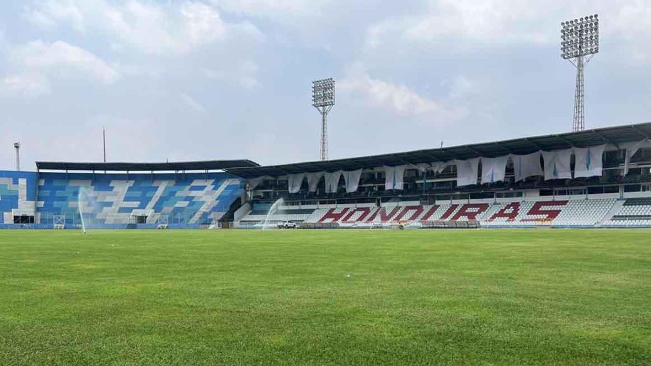 Así luce la grama del Estadio Nacional Chelato Uclés previo al comienzo del Apertura 2024