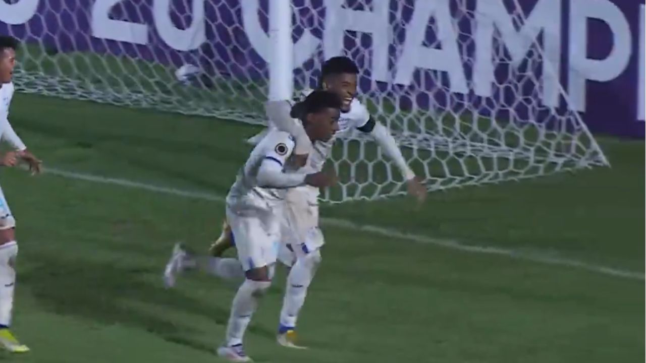 Dereck Moncada anota el gol de la remontada para Honduras en el Premundial Sub-20