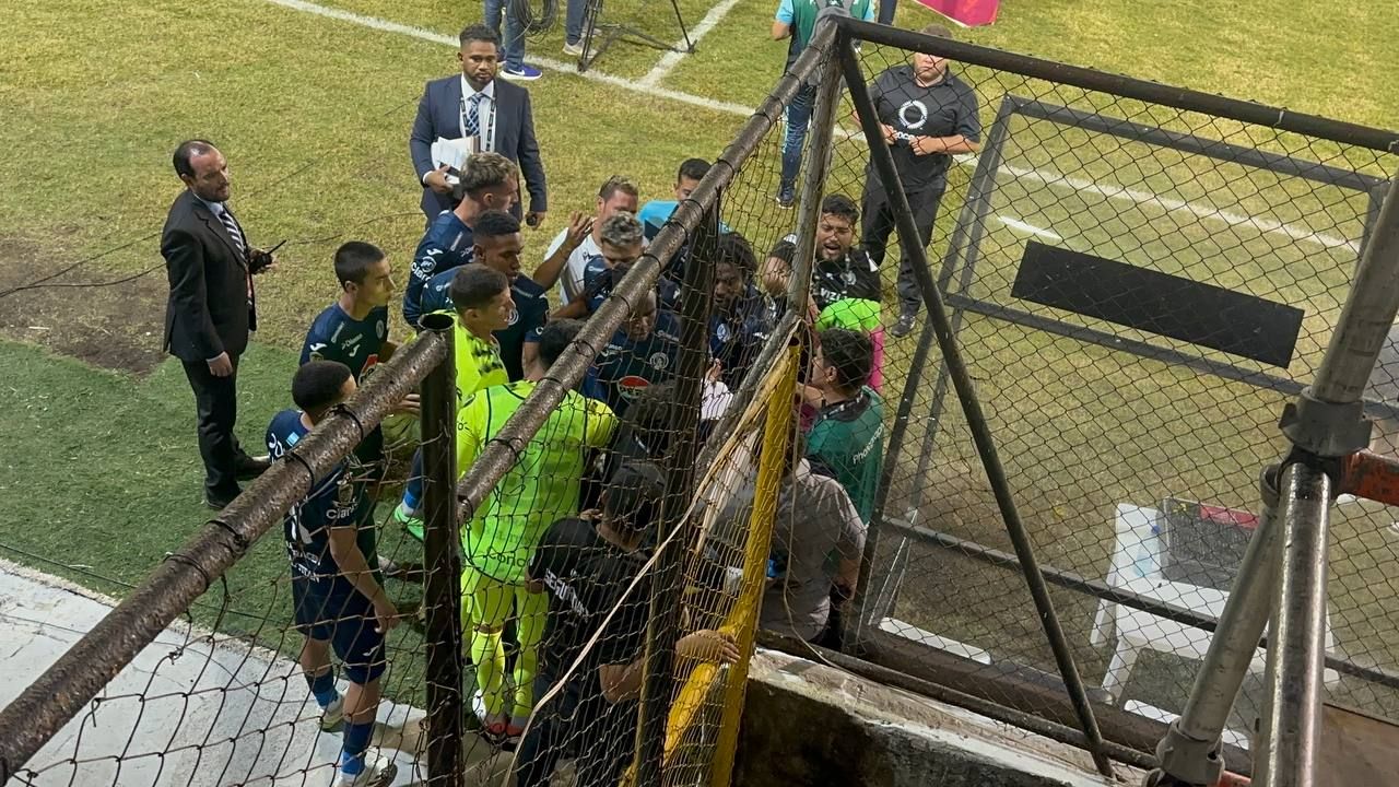 Jugadores de Motagua envueltos en pelea tras derrota ante el Diriangén