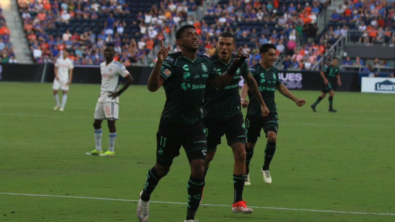 Choco Lozano debuta como goleador con el Santos Laguna en la Leagues Cup