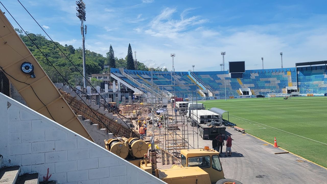Comienza la instalación de la gradería del Estadio Chelato Úcles