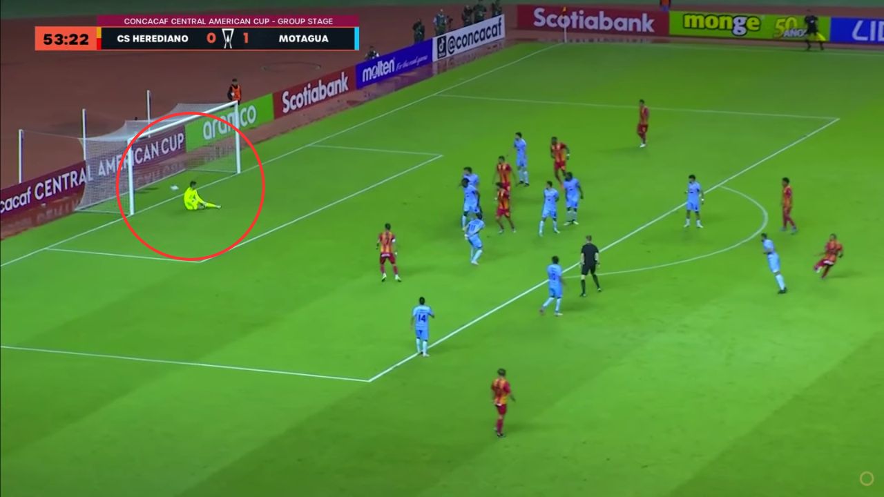 El terrible error de Jonathan Rougier en el gol de Herediano
