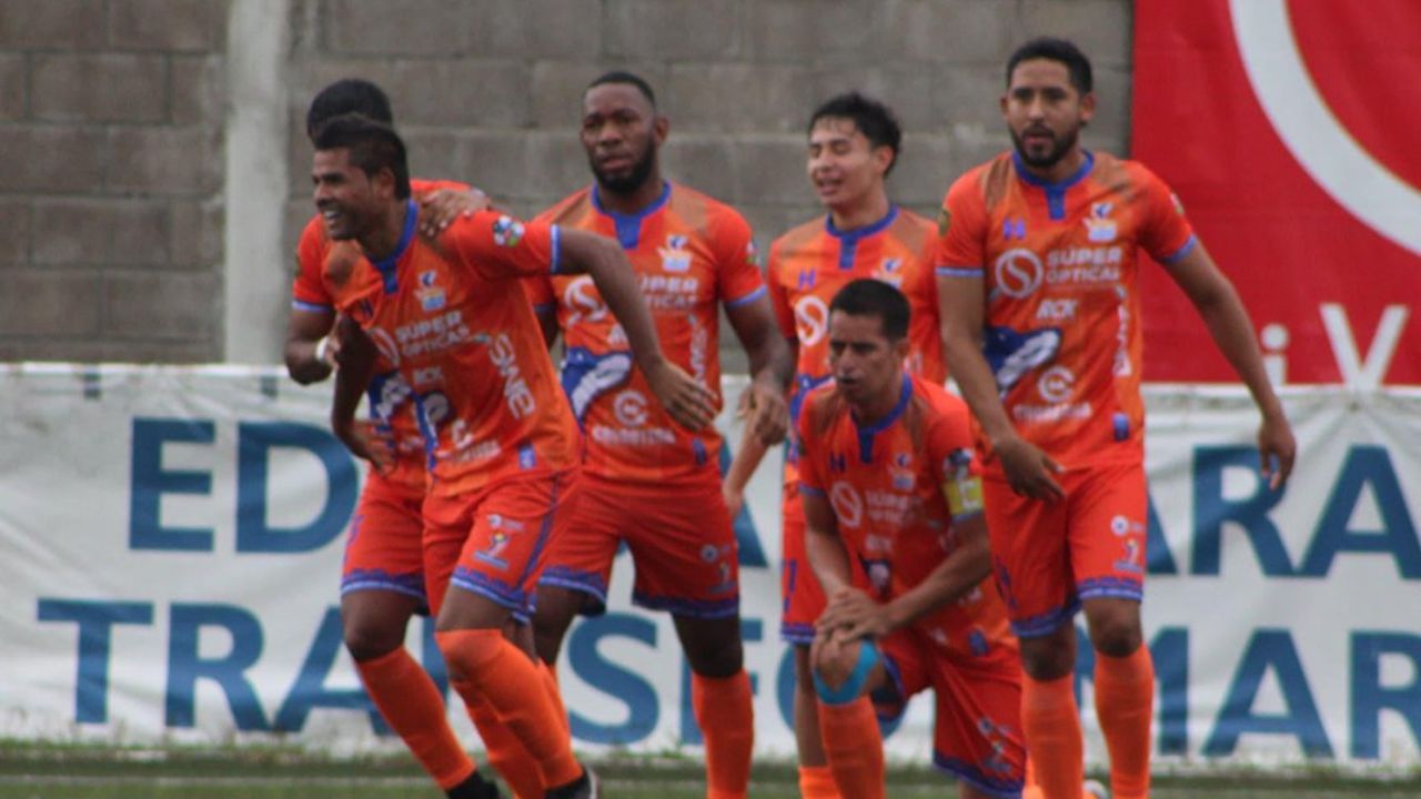 Lobos UPNFM supera con goleada al Juticalpa