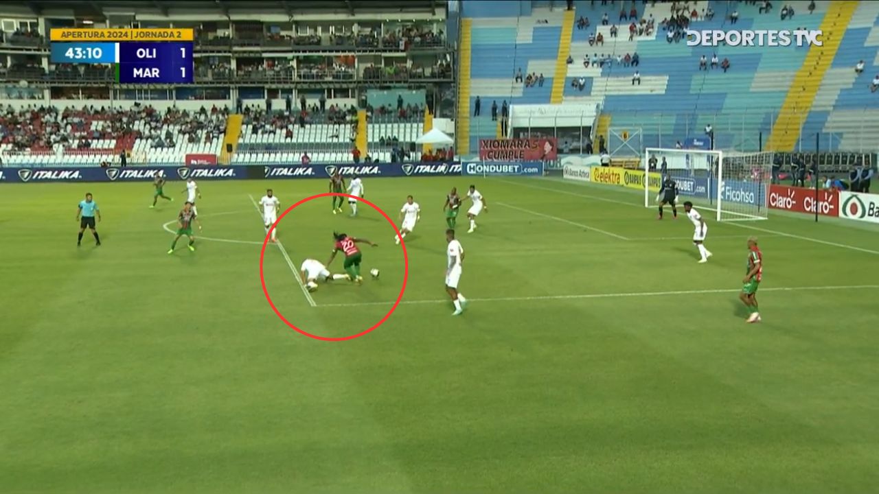 Así fue el controvertido penal del duelo Marathón vs Olimpia