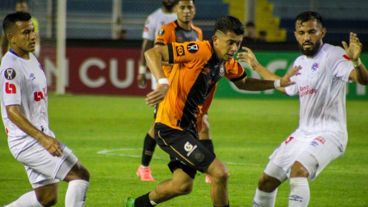 Olimpia tropieza ante el Águila y compromete su clasificación en la Copa Centroamericana