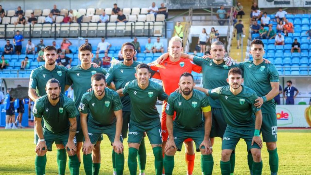 Alfredo Mejía fue titular con el Levadiakos en el comienzo de la Superliga de Grecia