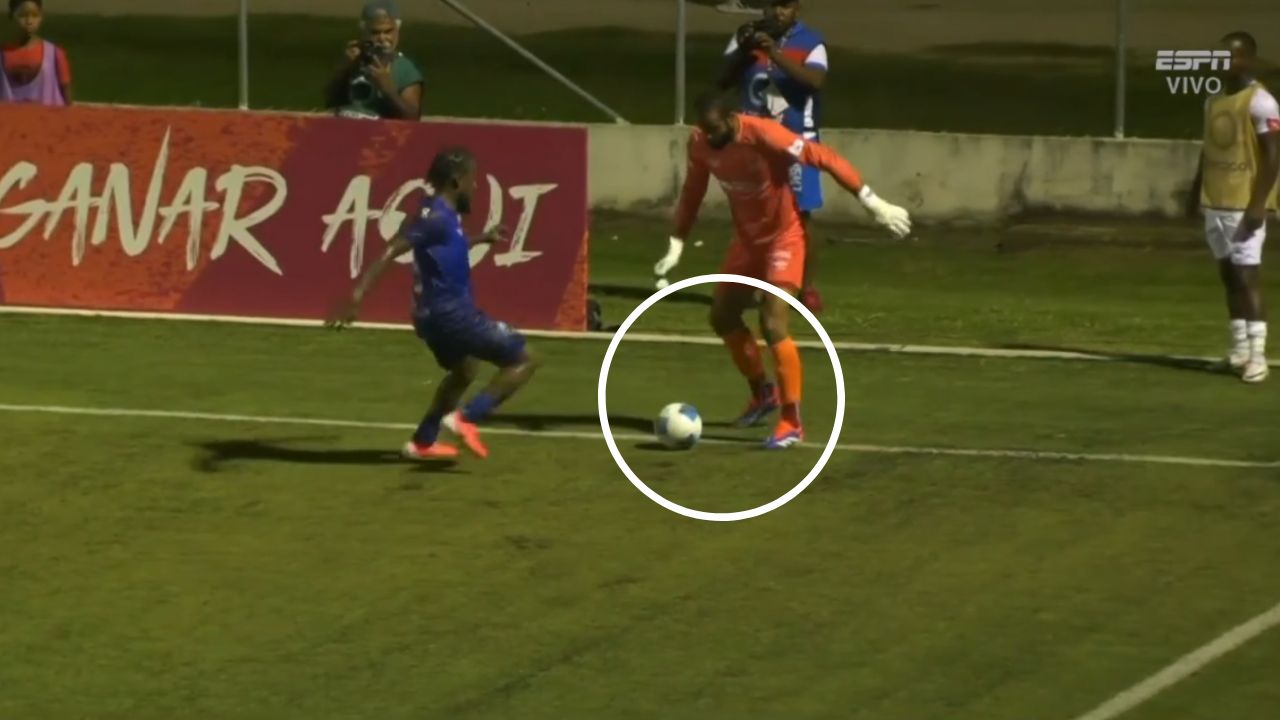 La jugada de Edrick Menjívar que sorprendió a los narradores de ESPN en plena transmisión