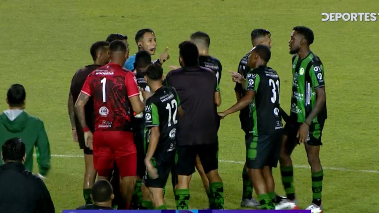 Así fue el fuerte reclamo de los jugadores de Juticalpa tras la polémica ante Olimpia