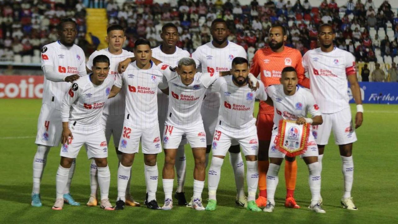 Jugador del Olimpia enciende las alarmas tras salir de cambio en la Copa Centroamericana