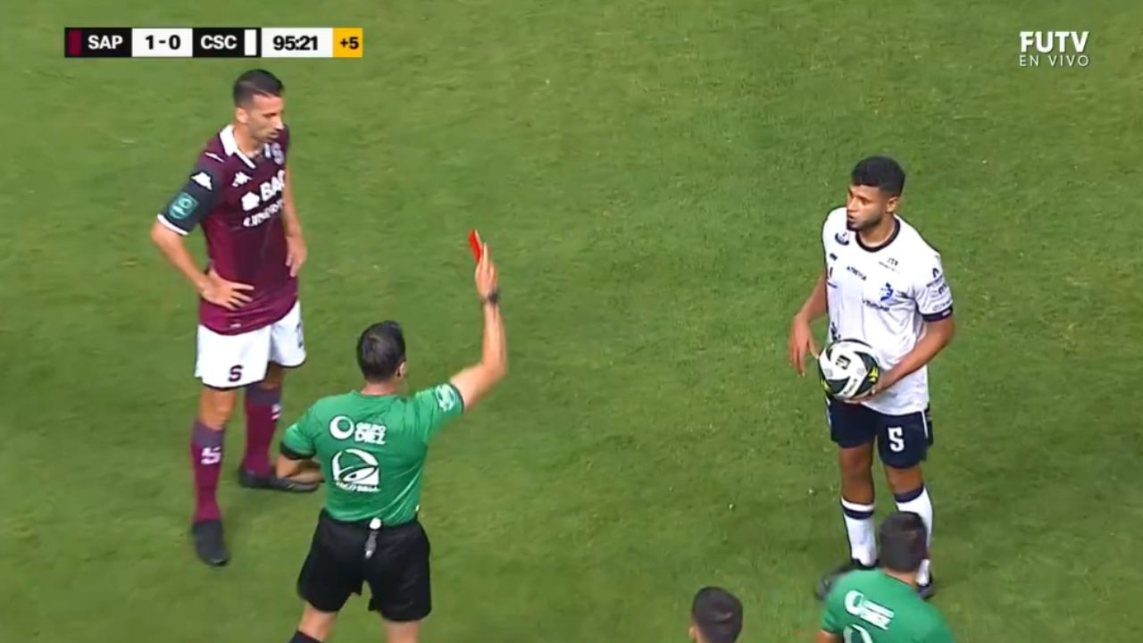 Marcelo Pereira es expulsado de manera insólita en Costa Rica