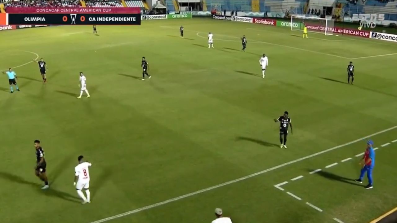 Narrador de ESPN comete error al mencionar al Estadio Nacional en plena transmisión