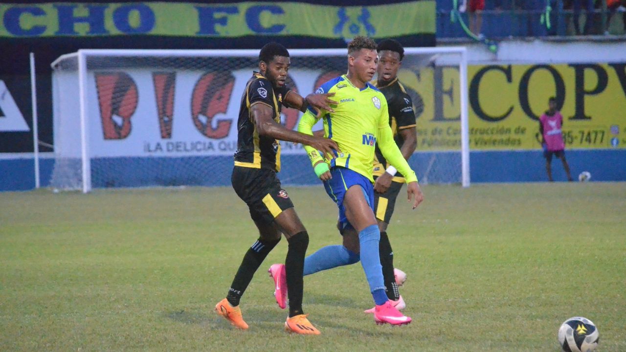 Olancho FC gana, gusta y golea al Génesis en el Juan Ramón Brevé Vargas de Juticalpa