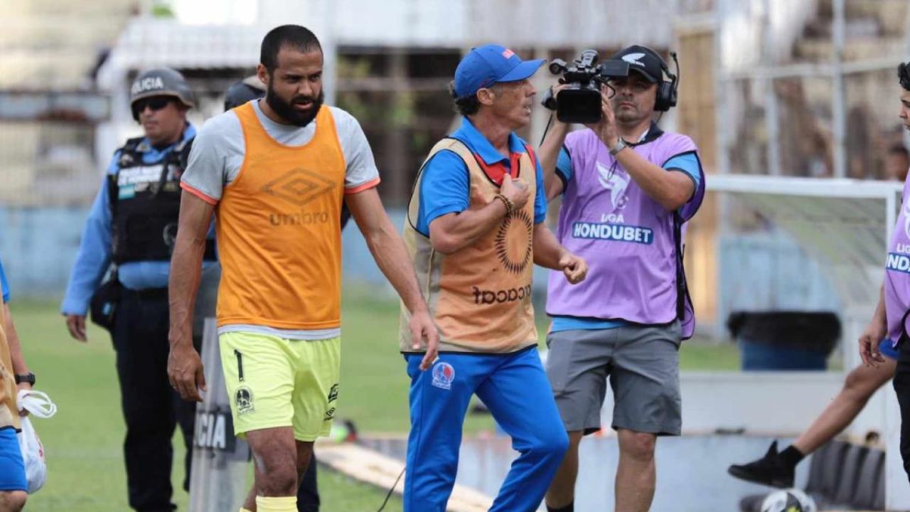 Pedro Troglio conoce su castigo luego de careo con árbitro que lo expulsó en La Ceiba
