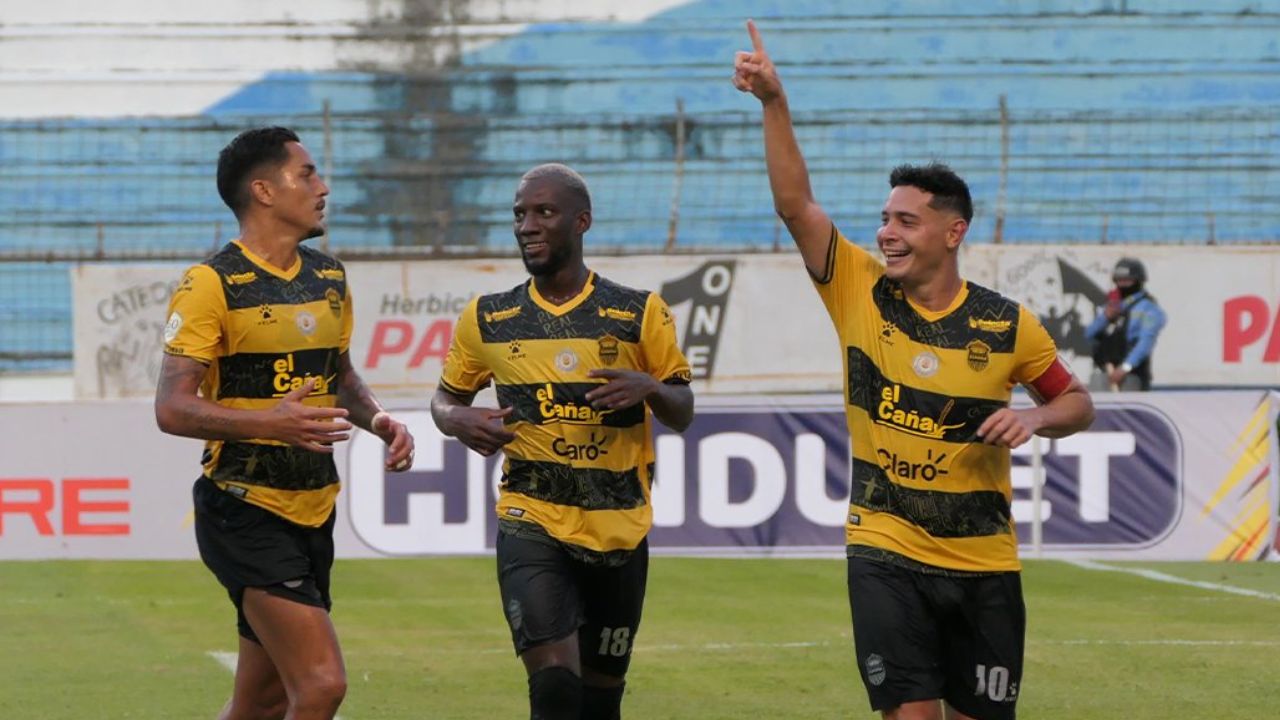 Real España se queda con el clásico ante Motagua y mantiene su paso perfecto
