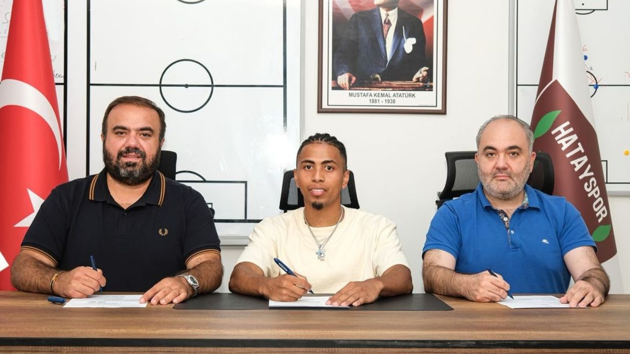 Rigoberto Rivas firma su nuevo contrato con Hatayspor