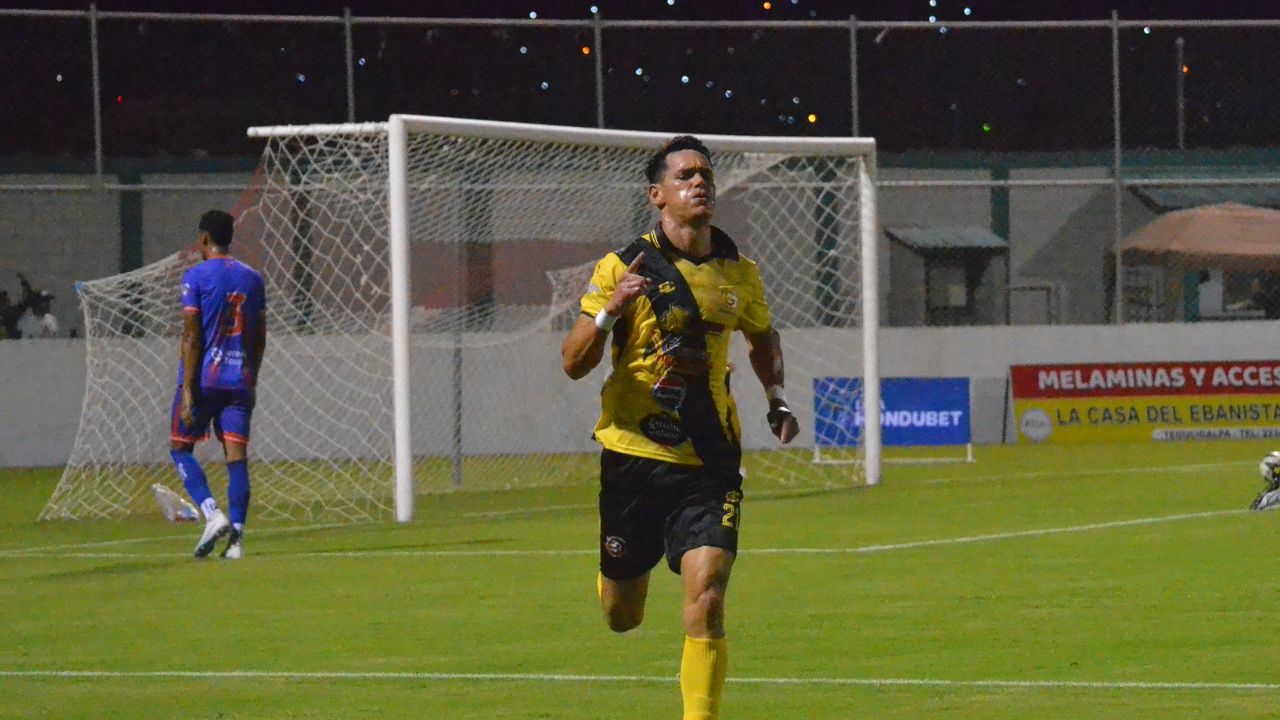 Génesis golea a Lobos UPNFM en noche inspirada de Roberto Moreira