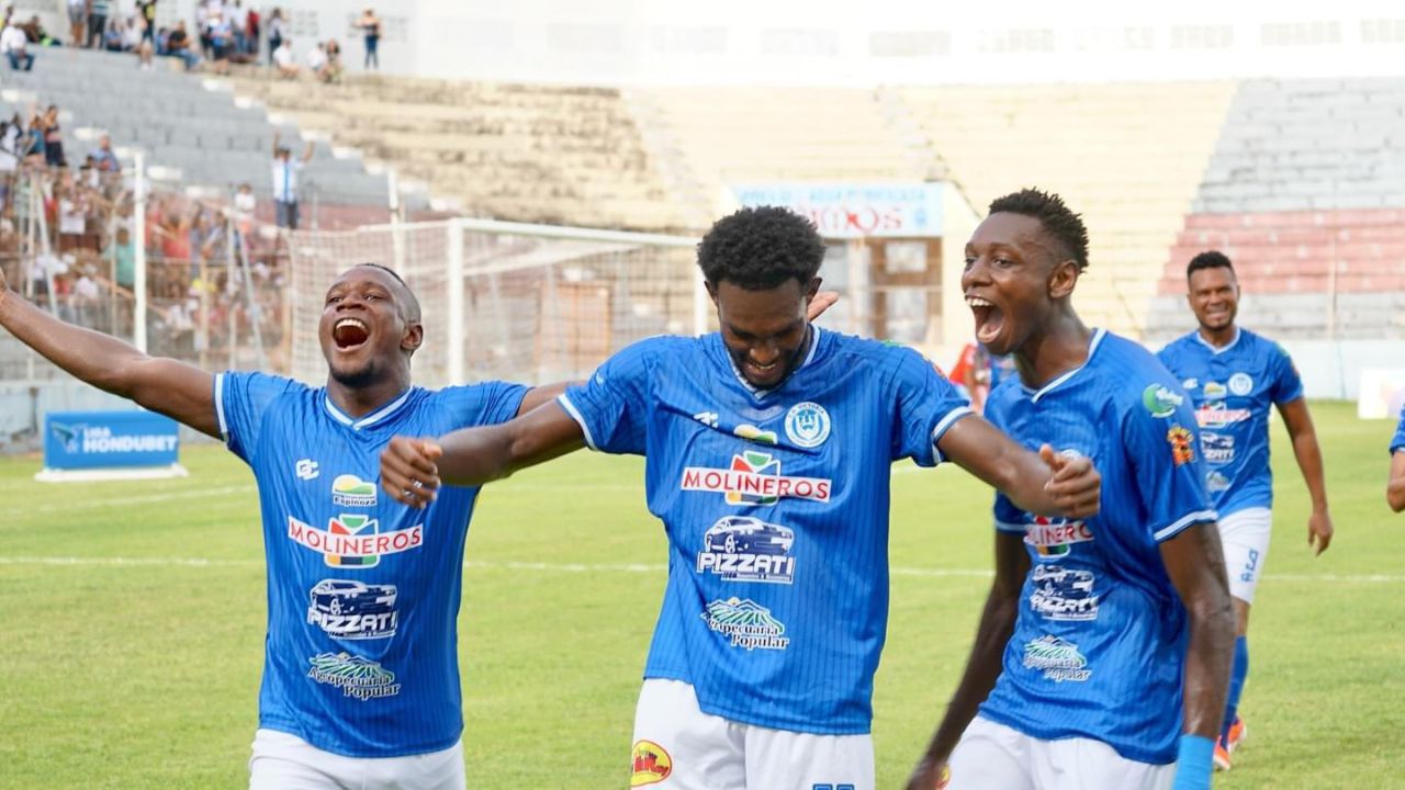 Victoria le pega un baile al Olimpia y logra su primer triunfo en el Torneo