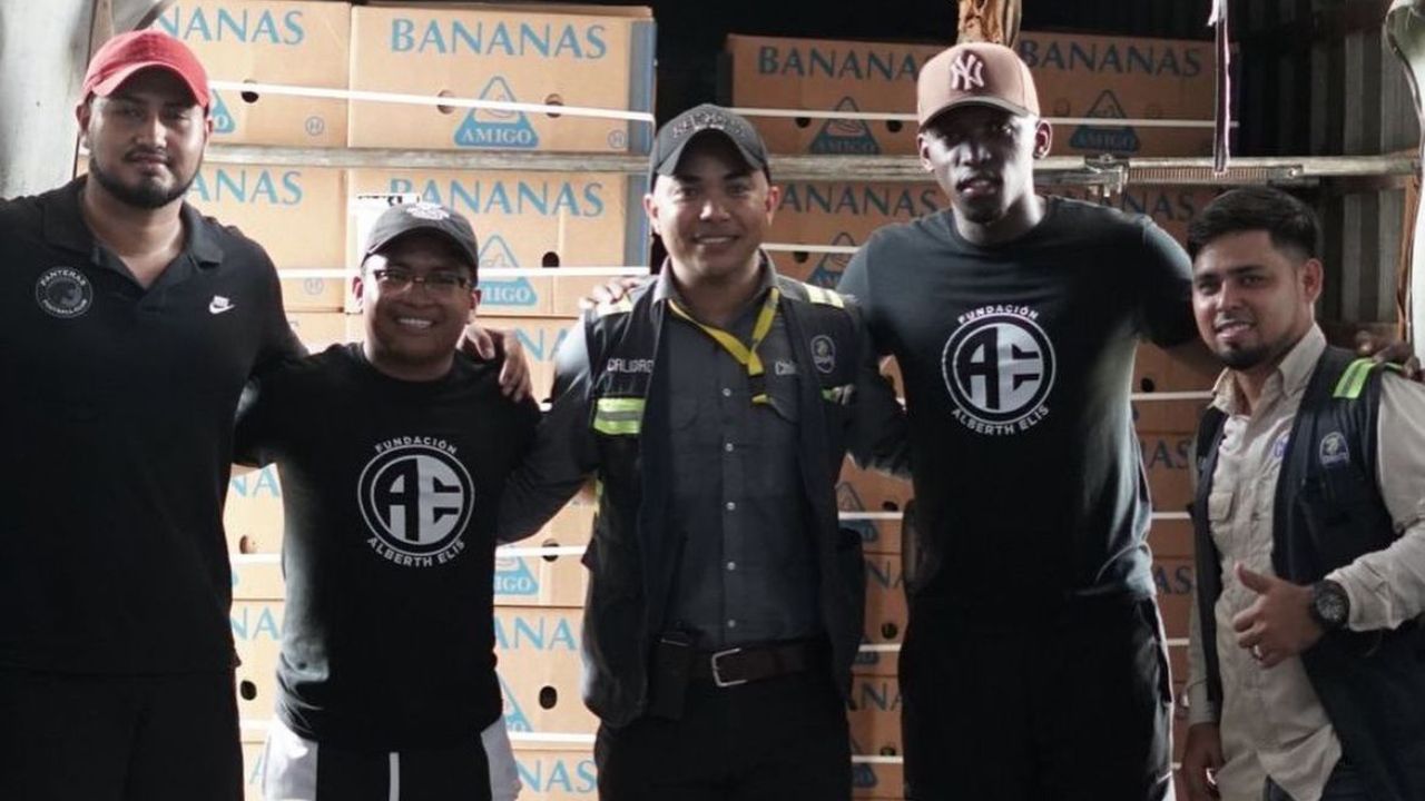 Alberth Elis protagoniza noble gesto con comunidades en el Norte de Honduras