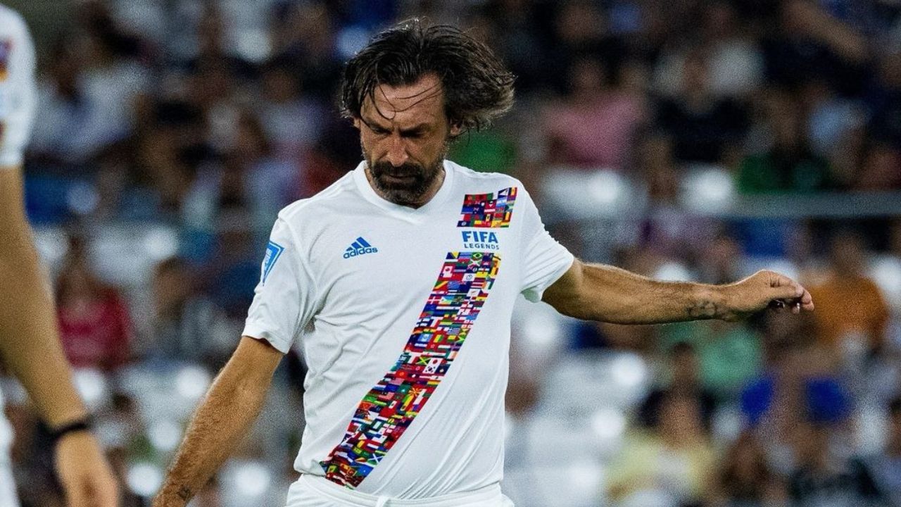 Andrea Pirlo anota golazo en partido de leyendas en México