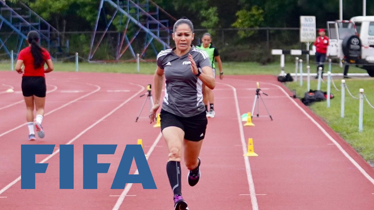 Melissa Pastrana pasa prueba física y mantiene su gafete FIFA