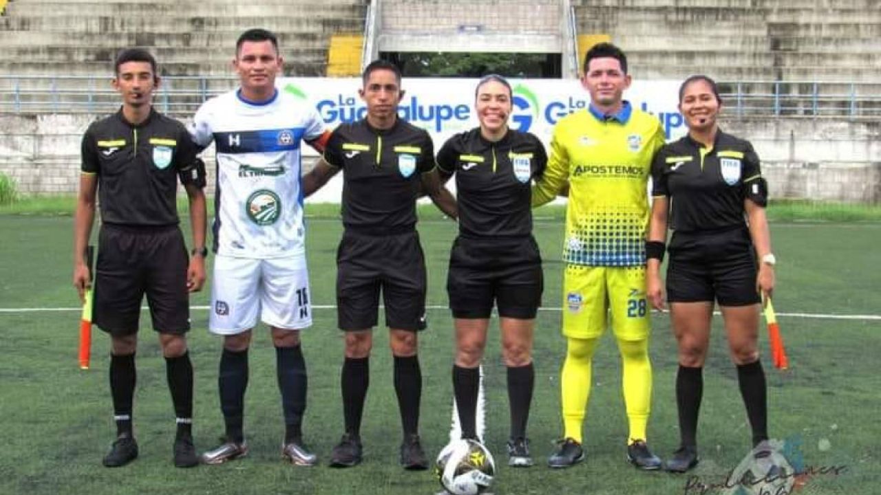 Melissa Pastrana reaparece dirigiendo un partido de la Liga de Ascenso