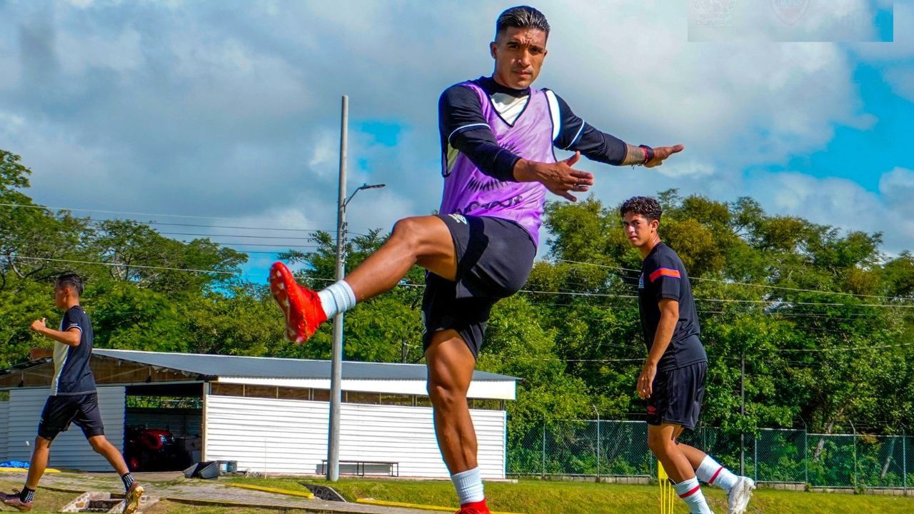 Michaell Chirinos revela lo que les dijo Troglio para sacar a Olimpia de su 'crisis'